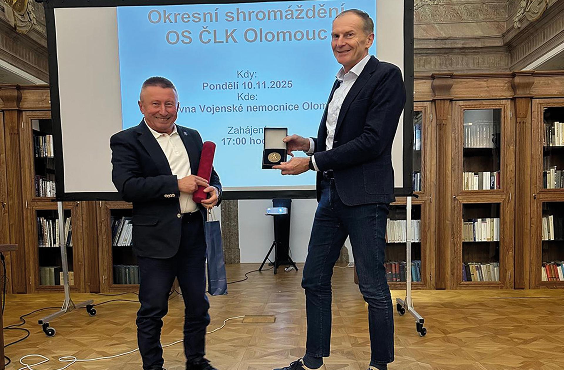 Čestná medaile pro profesora Romana Havlíka