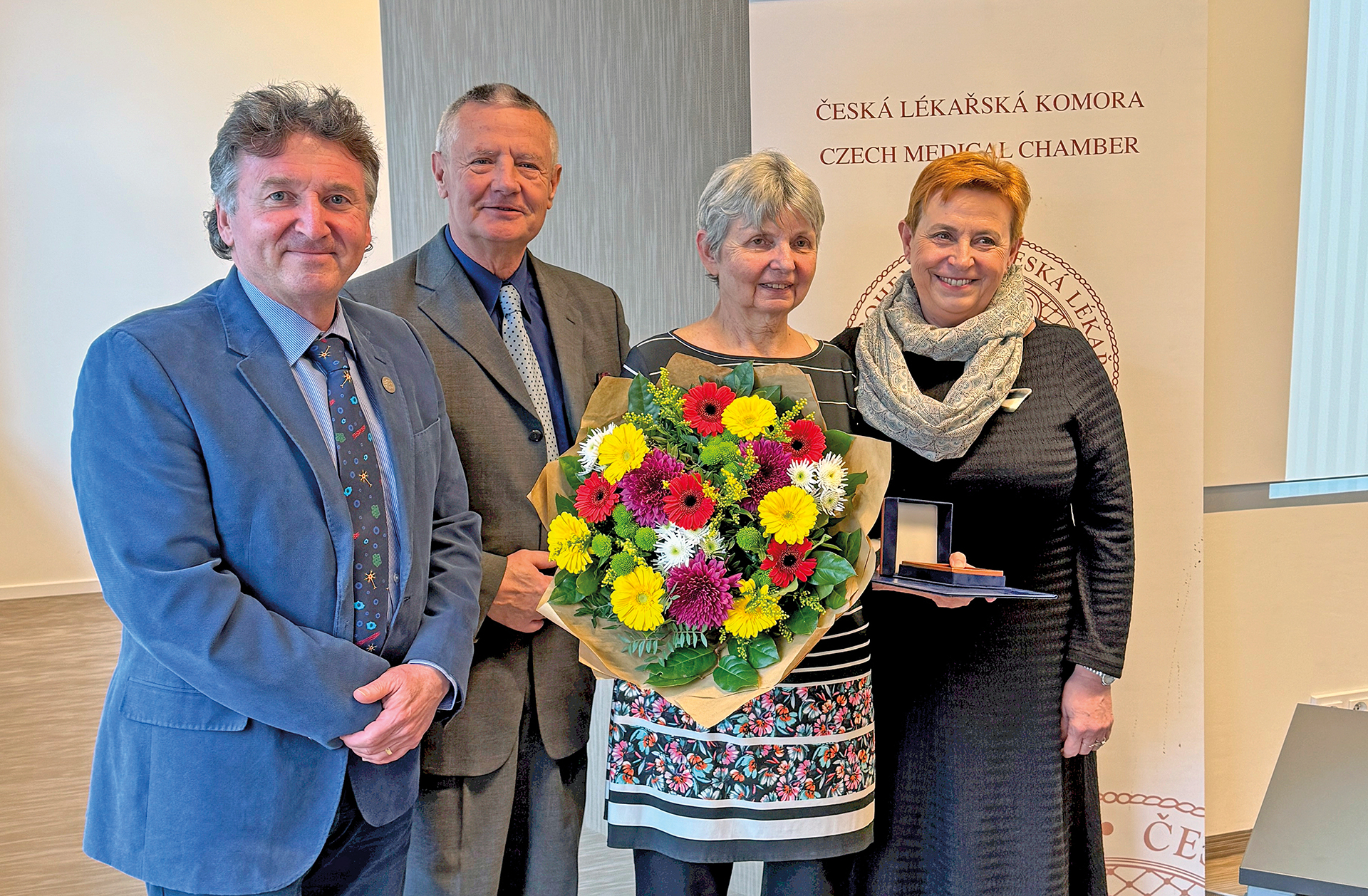 MUDr. Eva Kosová obdržela Čestnou medaili ČLK