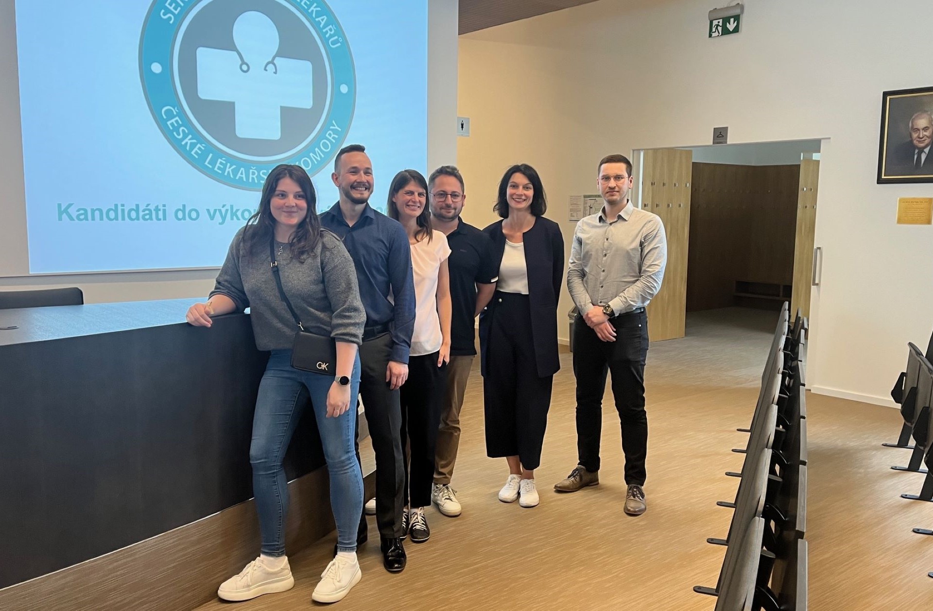 Za bílým pláštěm: pracovní podmínky mladých lékařů a lékařek v ČR